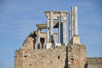 Old ruin building against sky