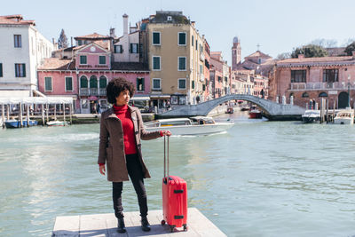 Young tourist woman going for vacation trip