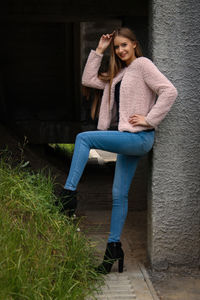 Portrait of a smiling young woman sitting outdoors