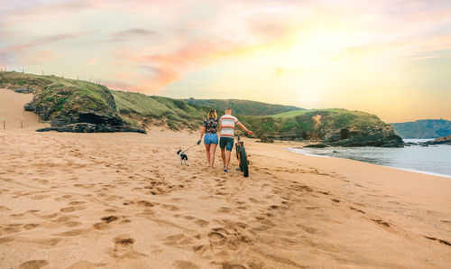 Unrecognizable couple with a fat bike taking a walk on the beach