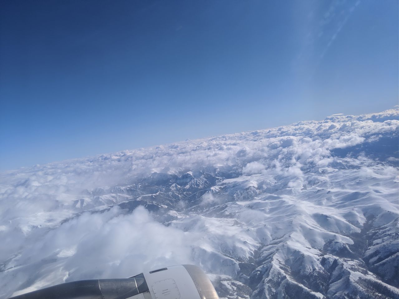 AERIAL VIEW OF SNOWCAPPED MOUNTAIN AGAINST SKY