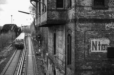 An old railway signal box where an s-bahn passes