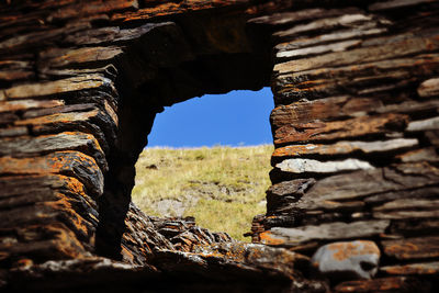 Stone wall against sky