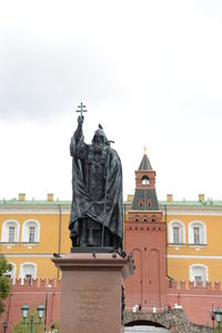 Statue of historic building against sky