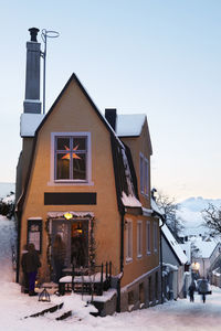 People in front of restaurant at winter