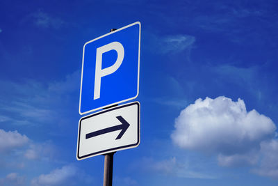 Parking sign against a blue background