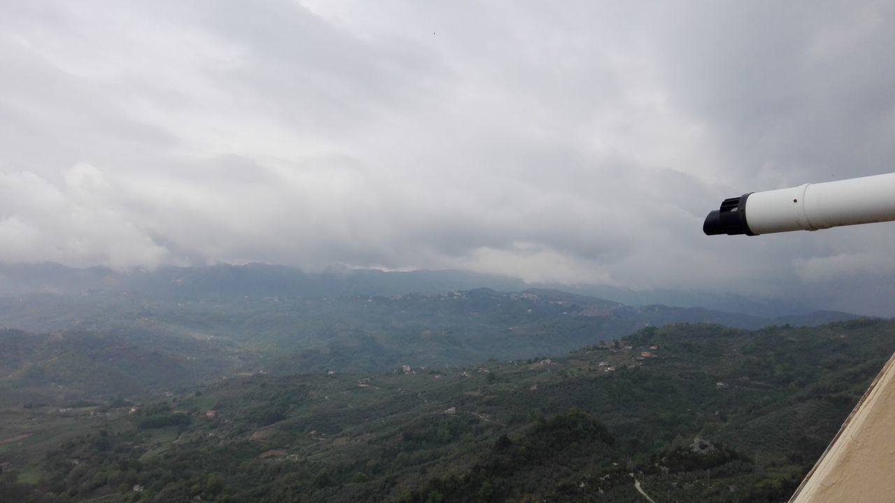 SCENIC VIEW OF AGRICULTURAL LANDSCAPE AGAINST SKY