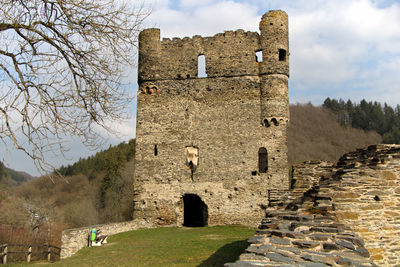 Old ruin building against sky