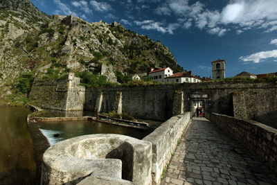 Road leading towards walled city