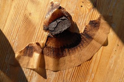 High angle view of chocolate cake on cutting board