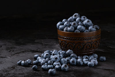 Close-up of grapes in bowl on table