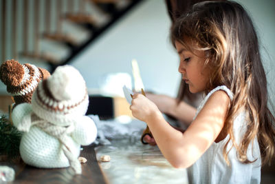 Portrait of mother and daughter on table