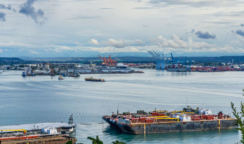 Port of tacoma with ships and industry.