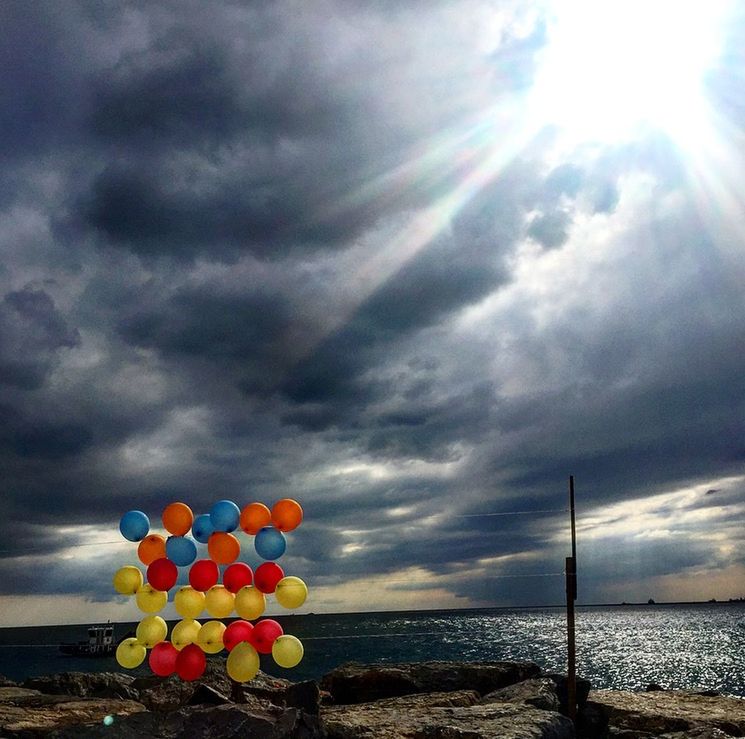 sky, sea, horizon over water, cloud - sky, water, beauty in nature, scenics, tranquil scene, tranquility, cloudy, nature, beach, cloud, idyllic, shore, sun, weather, outdoors, sunlight, overcast