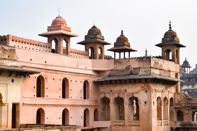 Beautiful view of orchha palace fort, raja mahal and chaturbhuj temple from jahangir mahal, orchha