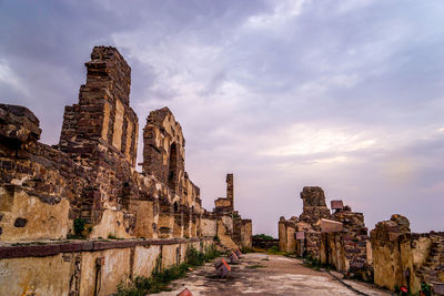 Old ruin building against sky