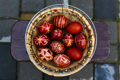 Basket of colored red eggs, easter holiday concept. modern painted easter eggs. nature background