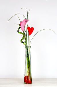 Red roses in vase on table