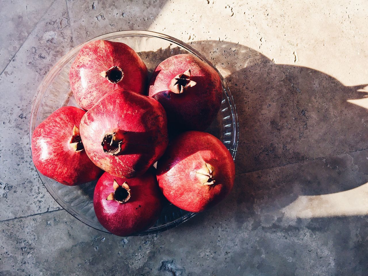 HIGH ANGLE VIEW OF RED CHERRIES