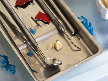 Metal-ceramic dental prosthesis and dentist's tool in a metal tray