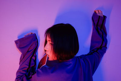 Portrait of woman against wall