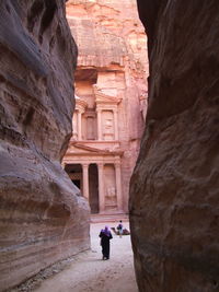 Al khaznet al faraoun known as the treasury of pharaoh seen from al siq, petra, jordan 2011