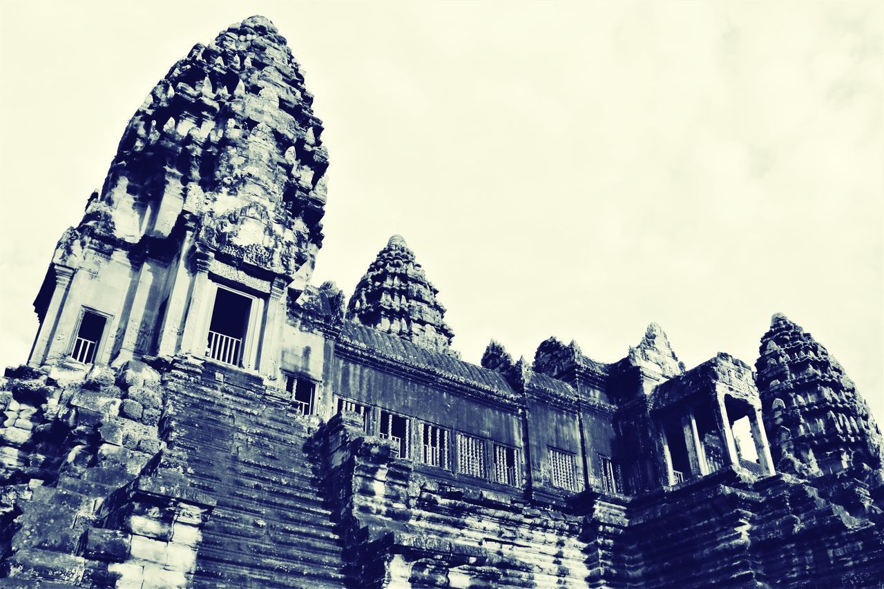 LOW ANGLE VIEW OF OLD RUINS AGAINST SKY