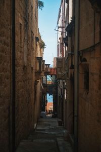 Narrow alley in alley