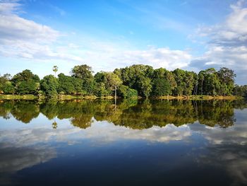 Reflection of trees in lake against sky