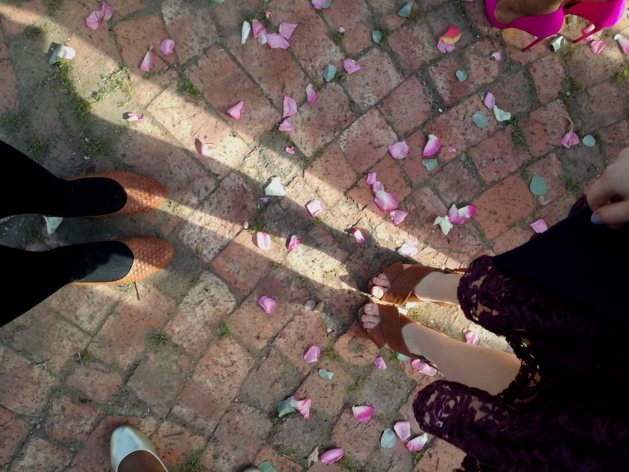 HIGH ANGLE VIEW OF PEOPLE STANDING ON FLOOR