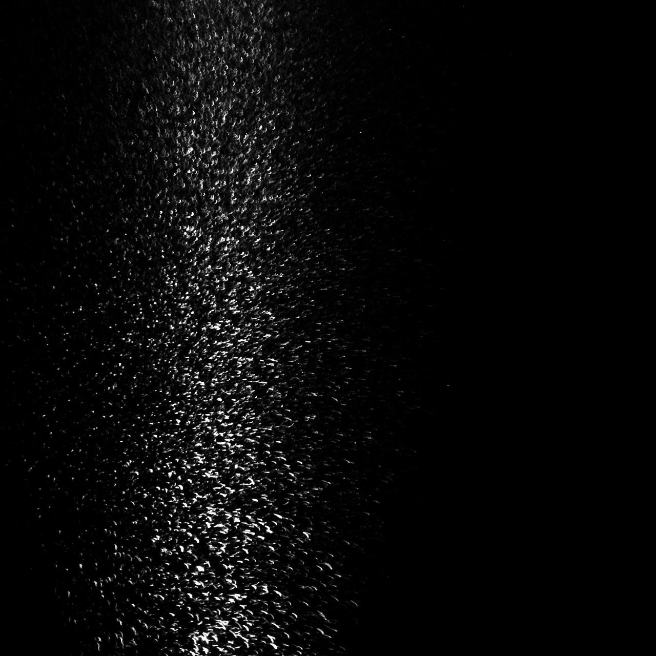 ABSTRACT IMAGE OF ILLUMINATED LIGHTS OVER BLACK BACKGROUND