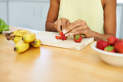 Midsection of woman preparing food on table