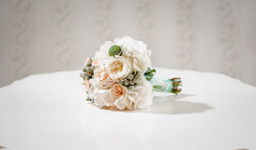 Close-up of rose bouquet on wedding table