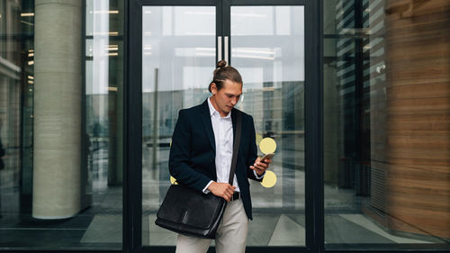 Full length of a young man holding glass