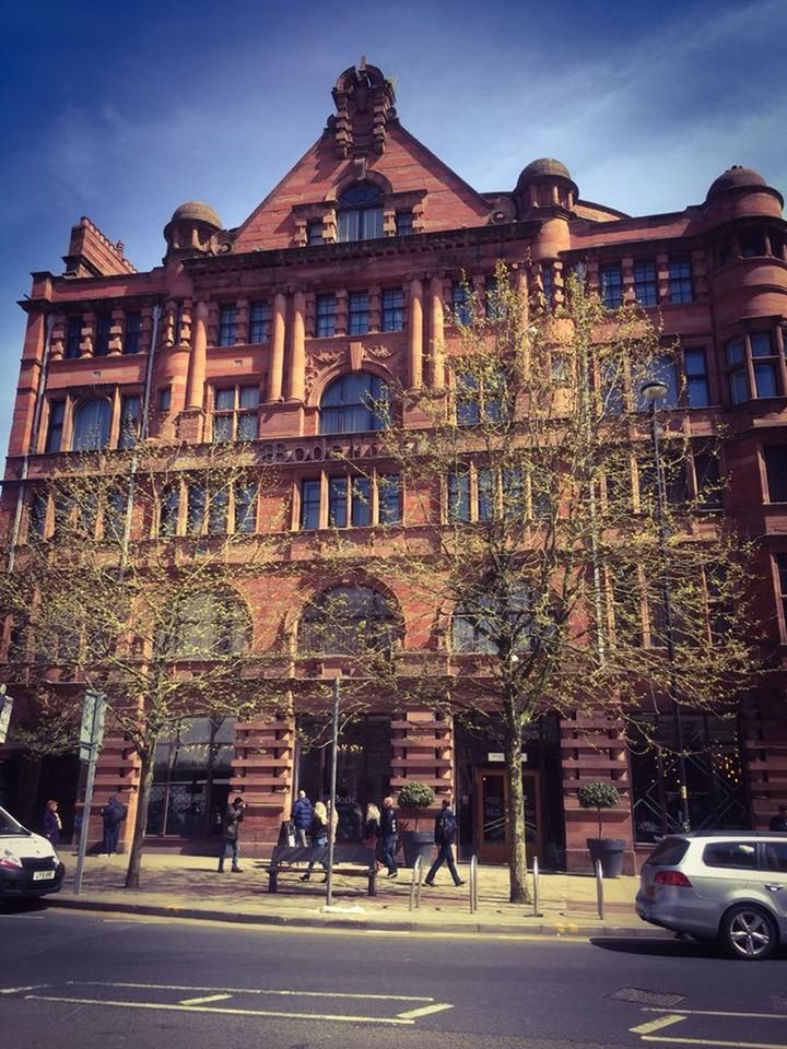 VIEW OF BUILDING IN CITY AGAINST SKY