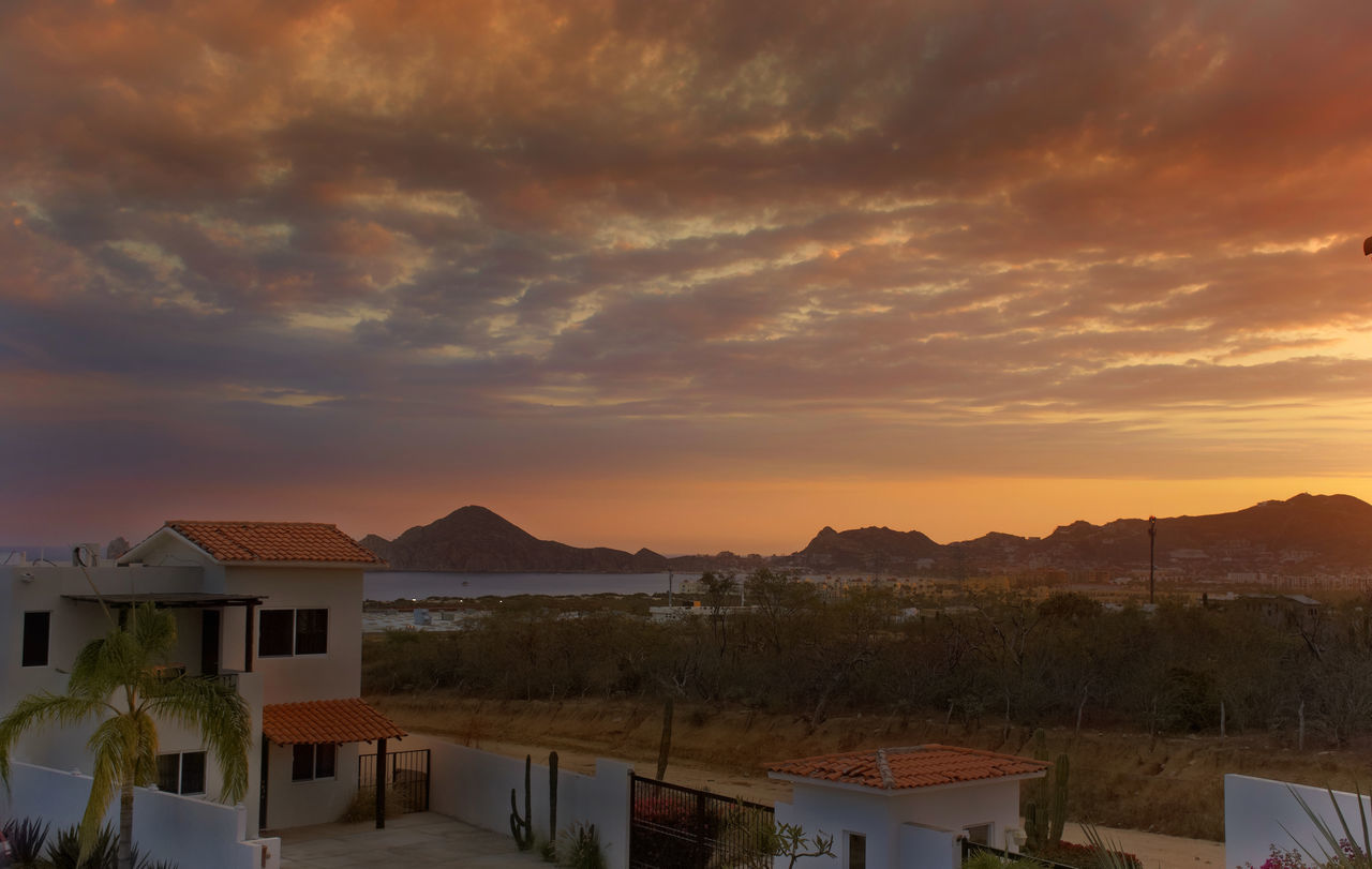 DESDE EL BALCON Balcony View Cabo San Lucas Sunset_collection Architecture Bay View Beauty In Nature Building Exterior Built Structure Clouds And Sky Evening Sky House Mountain Nature No People Outdoors Residential Building Scenics Sky Sunset Tranquility Water