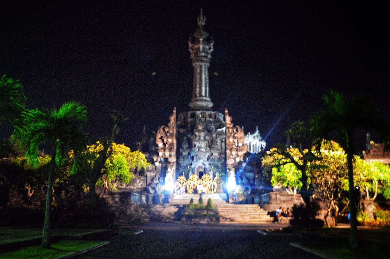 VIEW OF ILLUMINATED TEMPLE BUILDING AT NIGHT