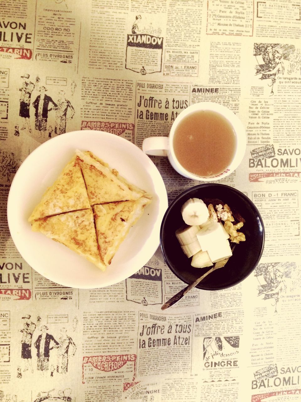 HIGH ANGLE VIEW OF BREAKFAST ON TABLE