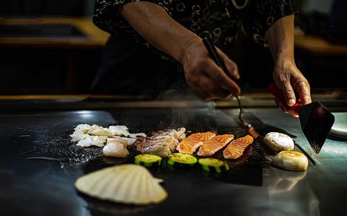 Midsection of man preparing food in kitchen