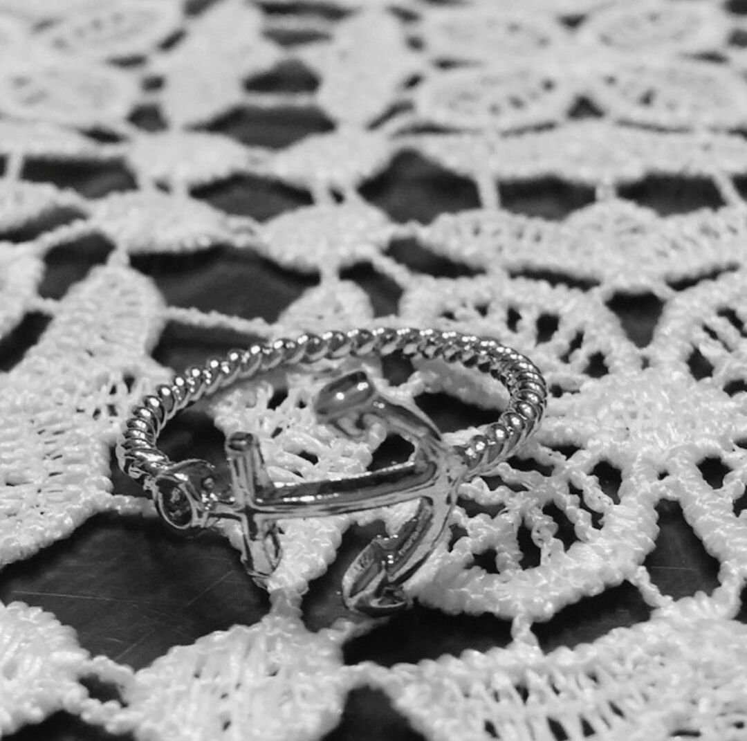 close-up, metal, focus on foreground, metallic, high angle view, rusty, day, no people, outdoors, protection, chain, nature, winter, pattern, abandoned, wet, cold temperature, water, snow, damaged