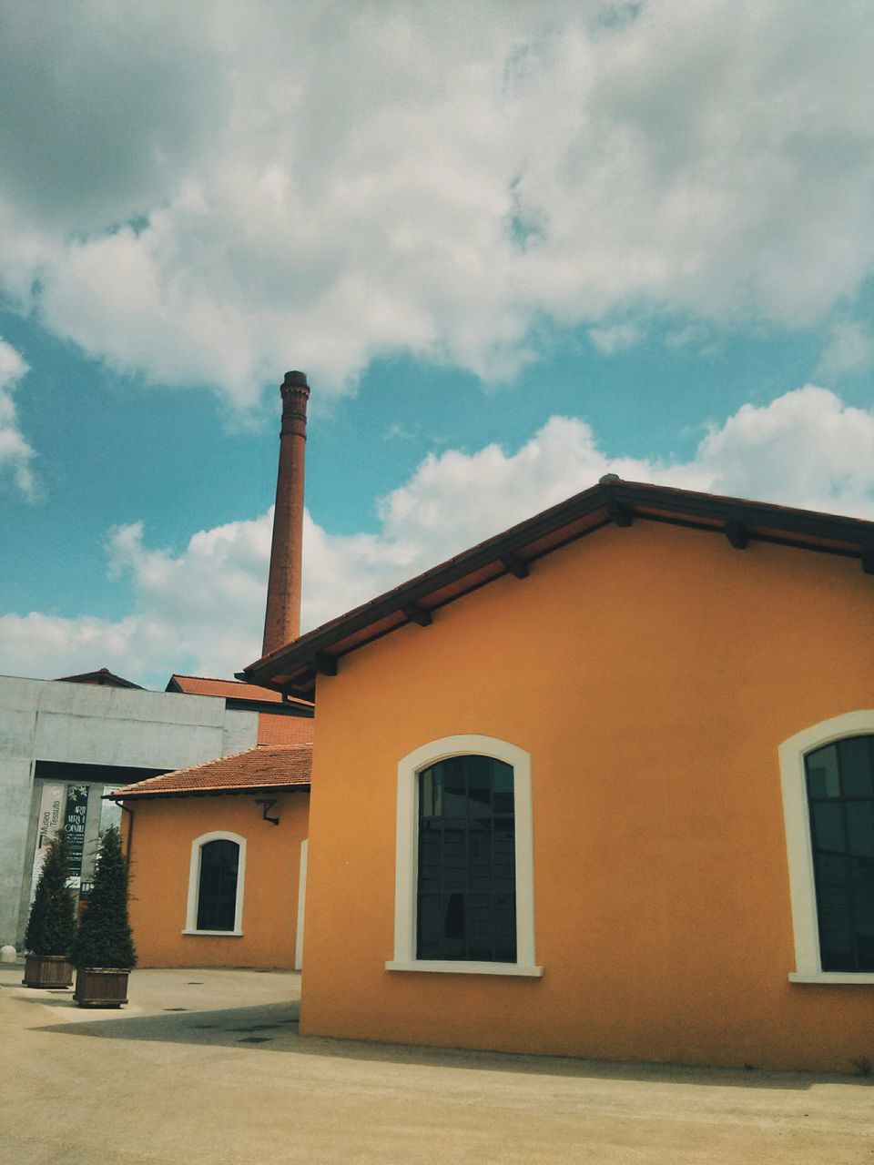 architecture, building exterior, built structure, window, sky, low angle view, house, cloud - sky, residential structure, residential building, cloud, building, facade, outdoors, day, no people, exterior, cloudy, sunlight, high section