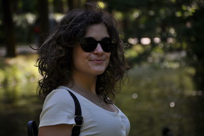 Portrait of smiling woman wearing sunglasses outdoors