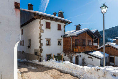 Historic village of sauris di sotto in the snow. winter dream. italy