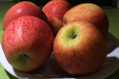 Close-up of apples on table