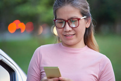 A woman uses the mobile phone outdoor