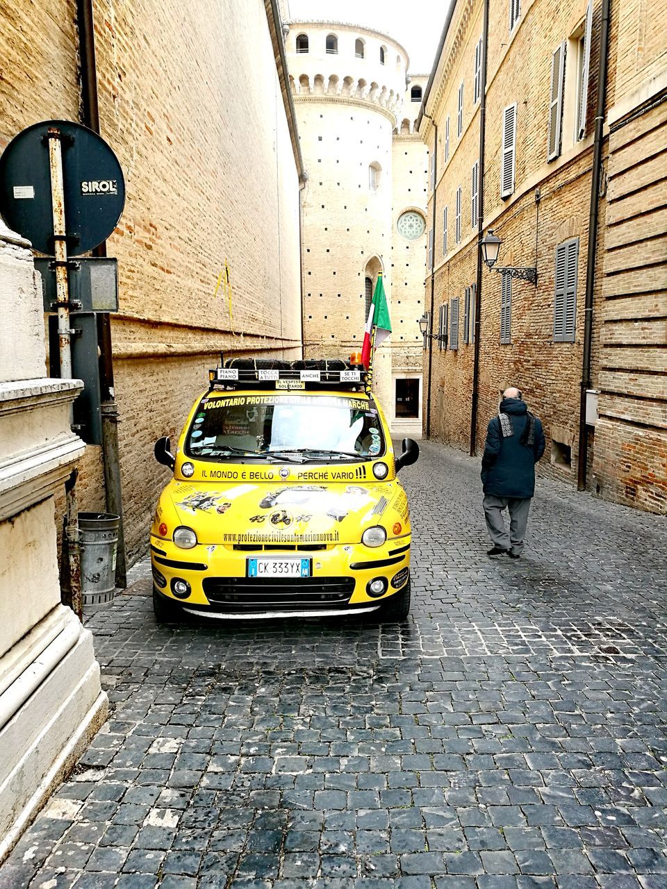 yellow, taxi, street, yellow taxi, city, built structure, outdoors, day, building exterior, architecture, people