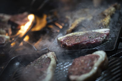 Preparetion of red meat on the grill