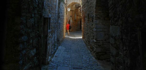 Narrow alley