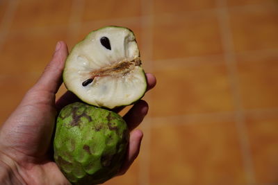 Close-up of hand holding fruit