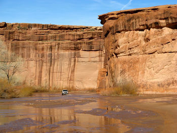 A white truck driving inside canyon de chelly